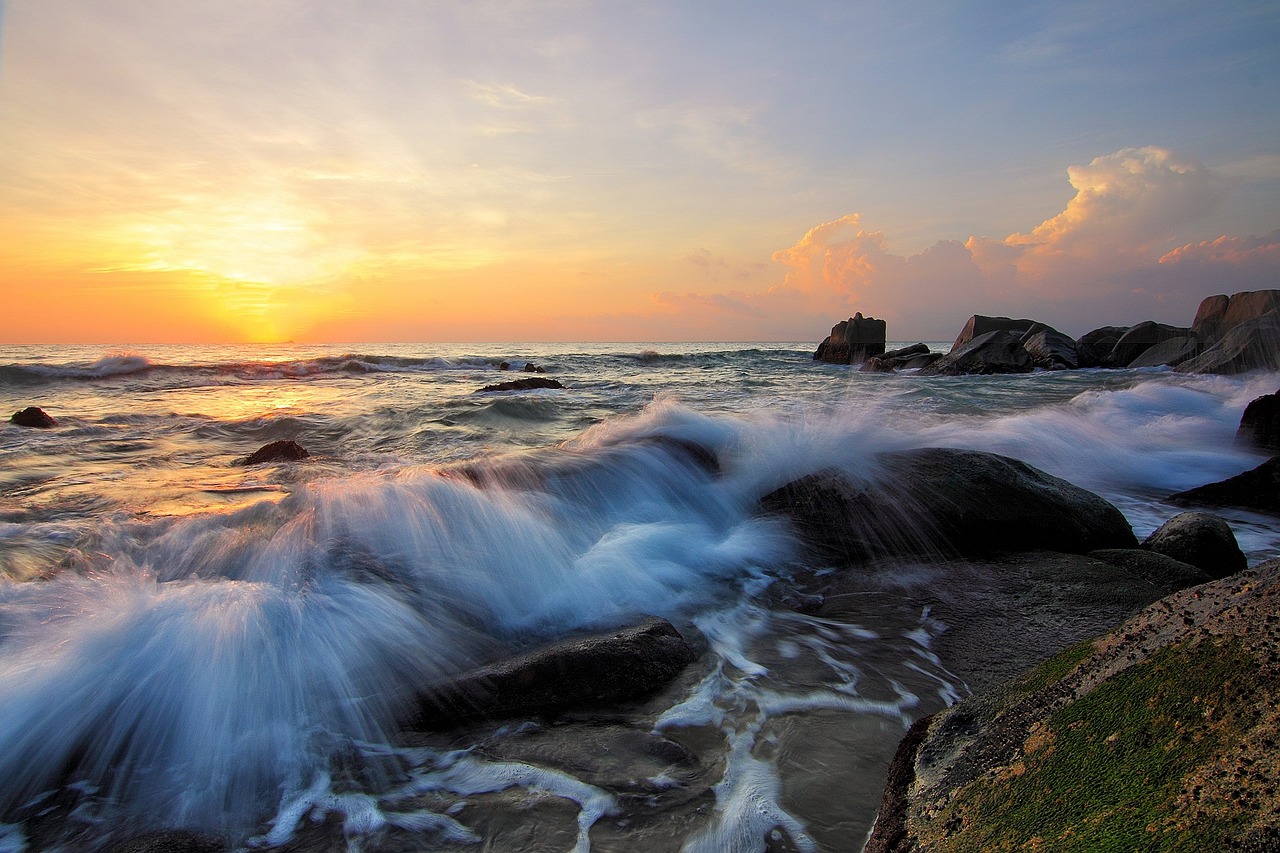 ¿Cómo se llama el movimiento de las olas del mar?